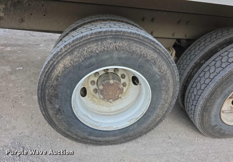 image for item FI0594 1997 Mack RD688S dump truck