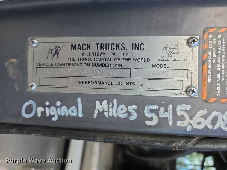 image for item FI0594 1997 Mack RD688S dump truck