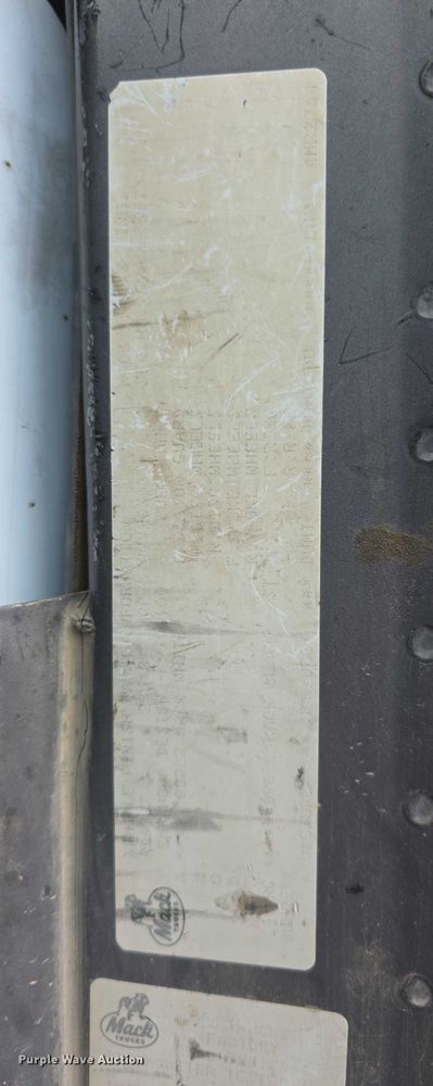 image for item FI0594 1997 Mack RD688S dump truck