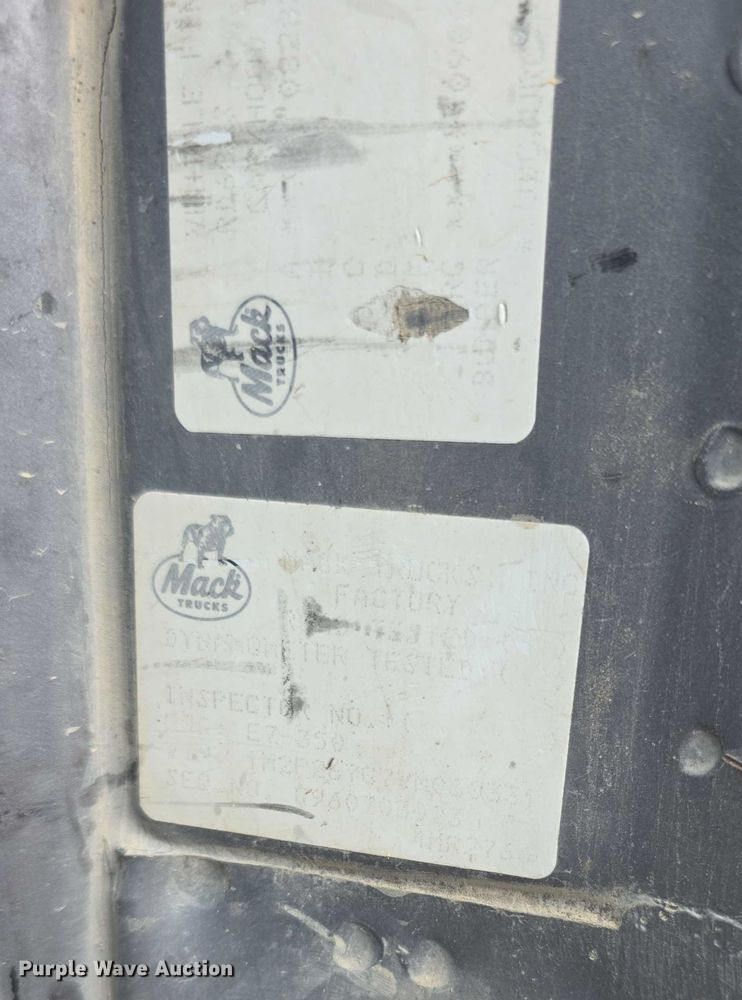 image for item FI0594 1997 Mack RD688S dump truck