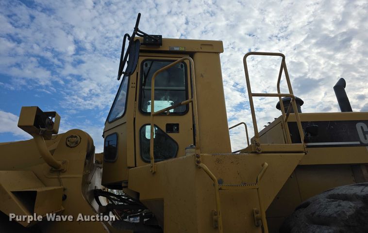 image for item FI0595 1997 Caterpillar 988F wheel loader