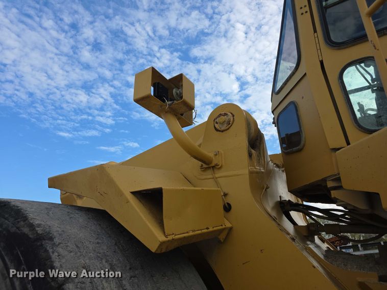 image for item FI0595 1997 Caterpillar 988F wheel loader