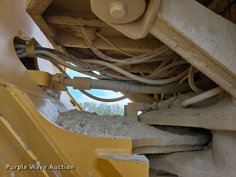 image for item FI0595 1997 Caterpillar 988F wheel loader