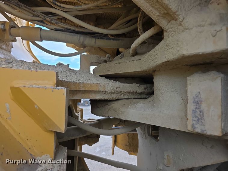 image for item FI0595 1997 Caterpillar 988F wheel loader