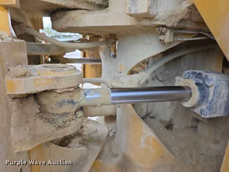 image for item FI0595 1997 Caterpillar 988F wheel loader