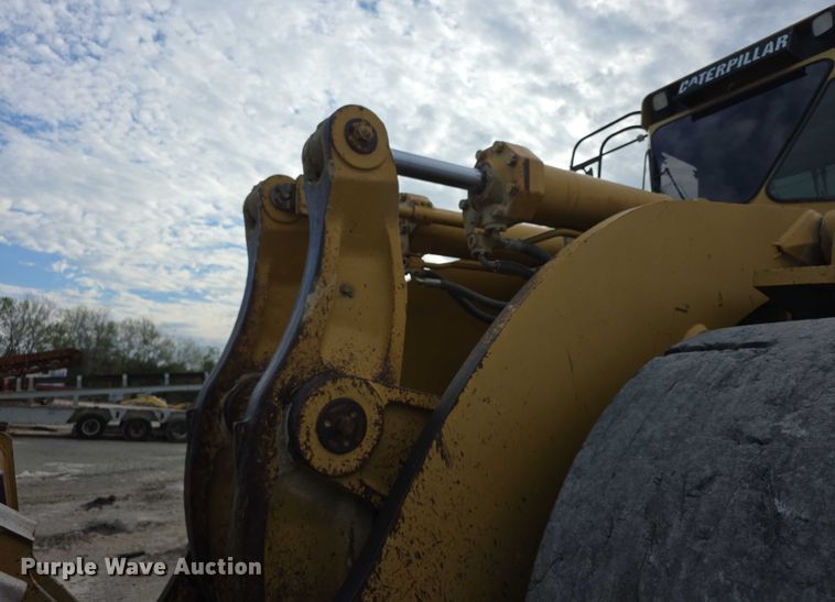 image for item FI0595 1997 Caterpillar 988F wheel loader