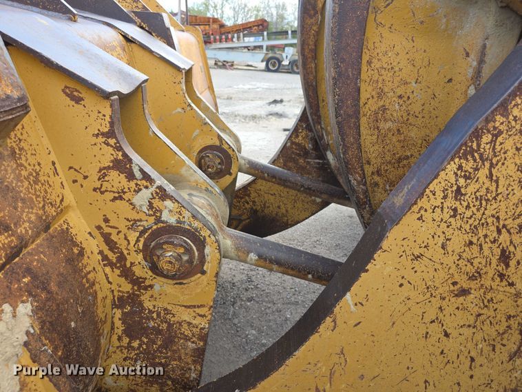 image for item FI0595 1997 Caterpillar 988F wheel loader
