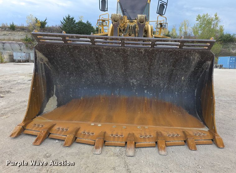 image for item FI0595 1997 Caterpillar 988F wheel loader