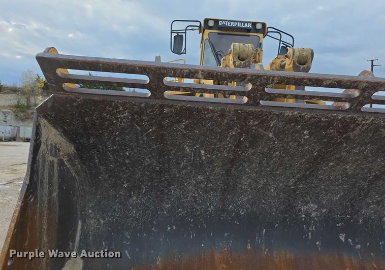 image for item FI0595 1997 Caterpillar 988F wheel loader