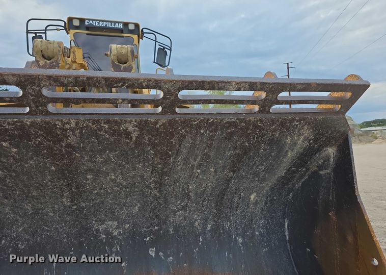 image for item FI0595 1997 Caterpillar 988F wheel loader