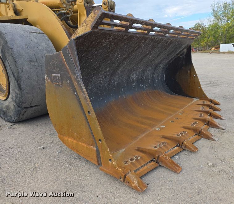 image for item FI0595 1997 Caterpillar 988F wheel loader