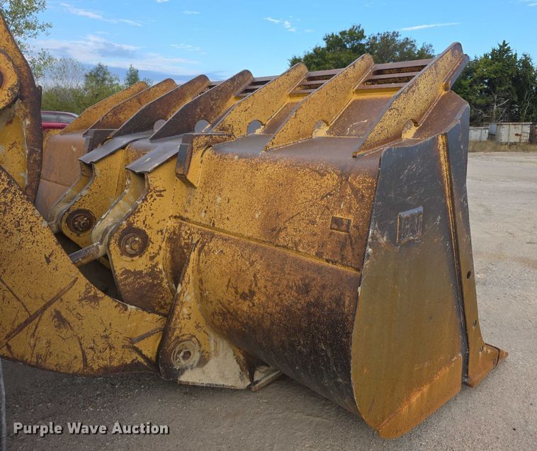image for item FI0595 1997 Caterpillar 988F wheel loader