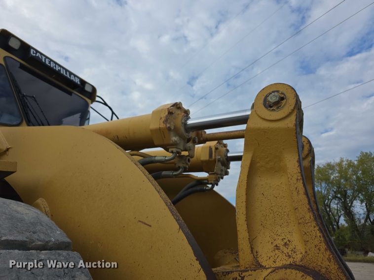 image for item FI0595 1997 Caterpillar 988F wheel loader