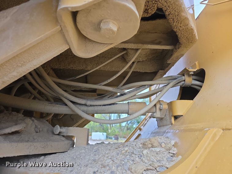 image for item FI0595 1997 Caterpillar 988F wheel loader