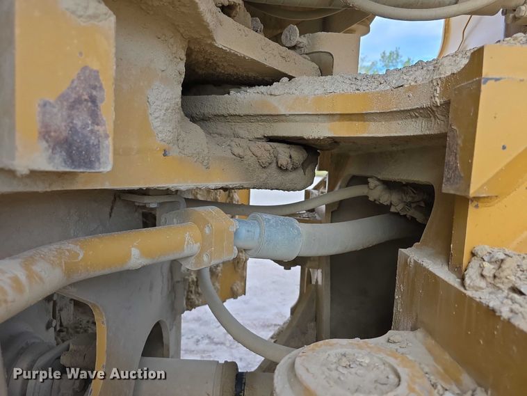 image for item FI0595 1997 Caterpillar 988F wheel loader