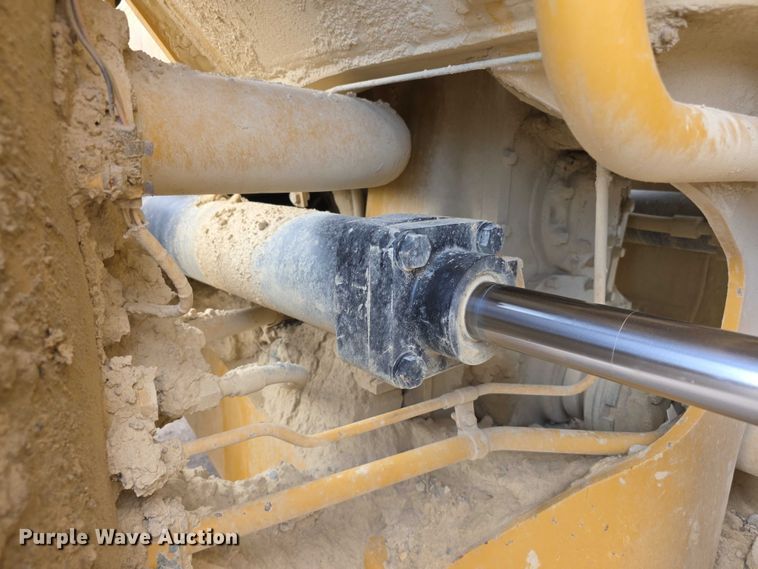 image for item FI0595 1997 Caterpillar 988F wheel loader