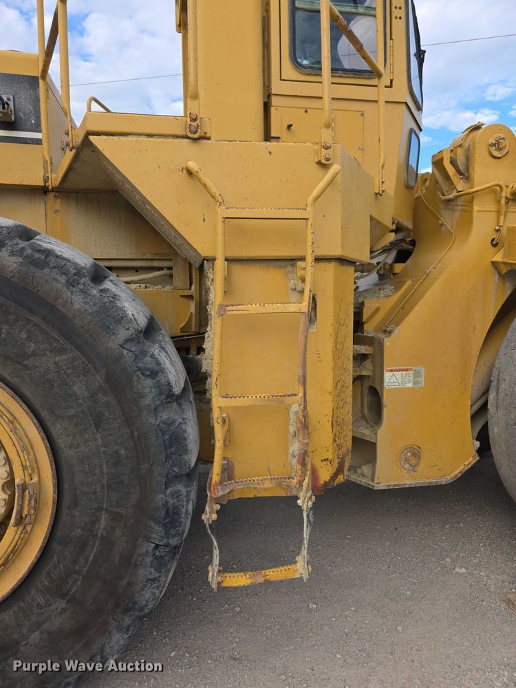 image for item FI0595 1997 Caterpillar 988F wheel loader