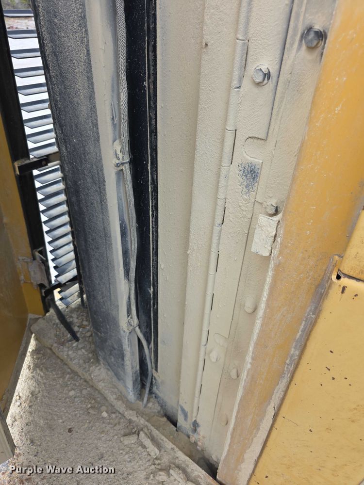 image for item FI0595 1997 Caterpillar 988F wheel loader