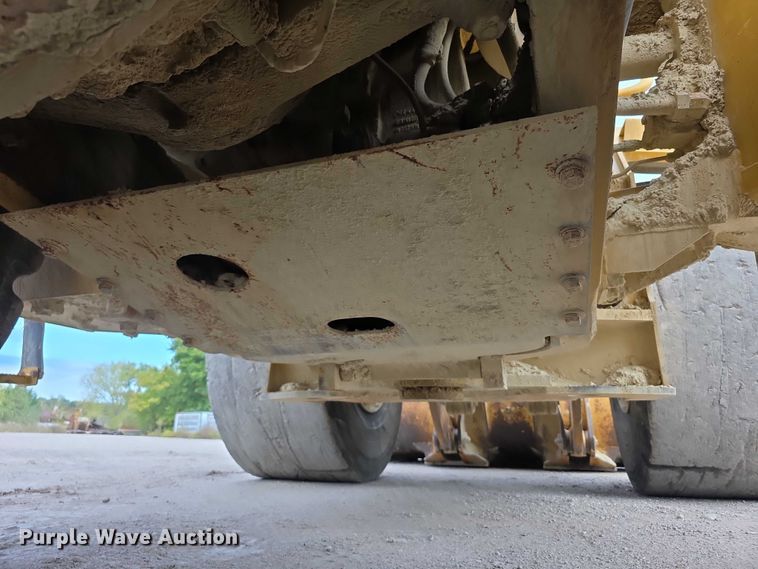 image for item FI0595 1997 Caterpillar 988F wheel loader