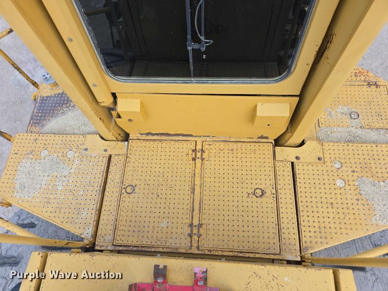 image for item FI0595 1997 Caterpillar 988F wheel loader