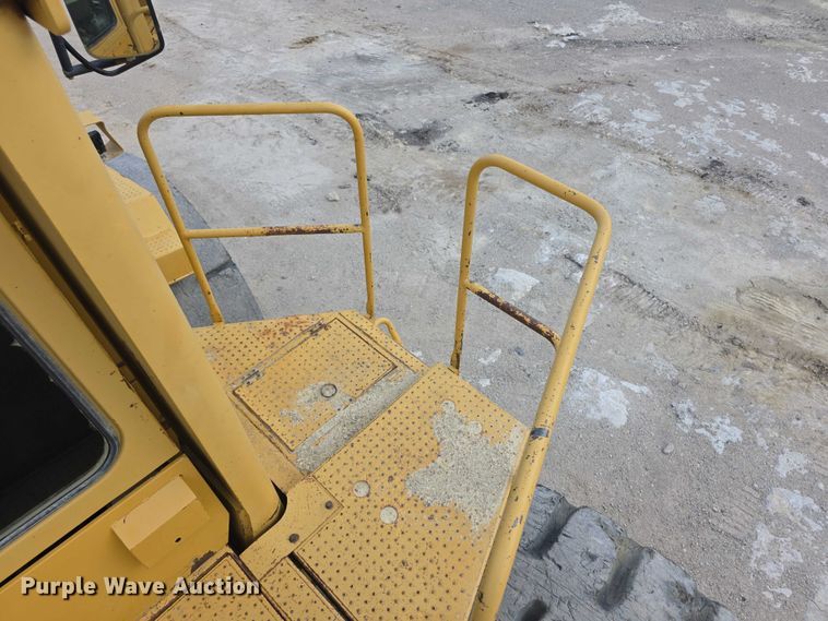 image for item FI0595 1997 Caterpillar 988F wheel loader