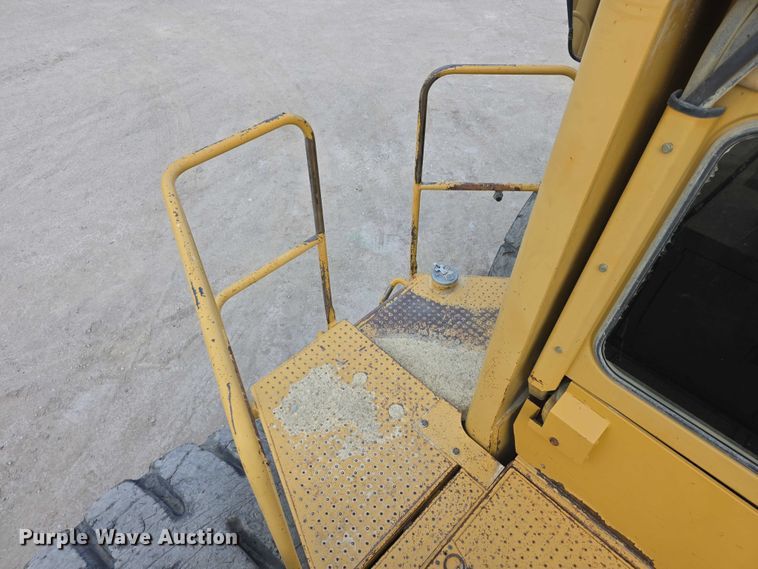 image for item FI0595 1997 Caterpillar 988F wheel loader