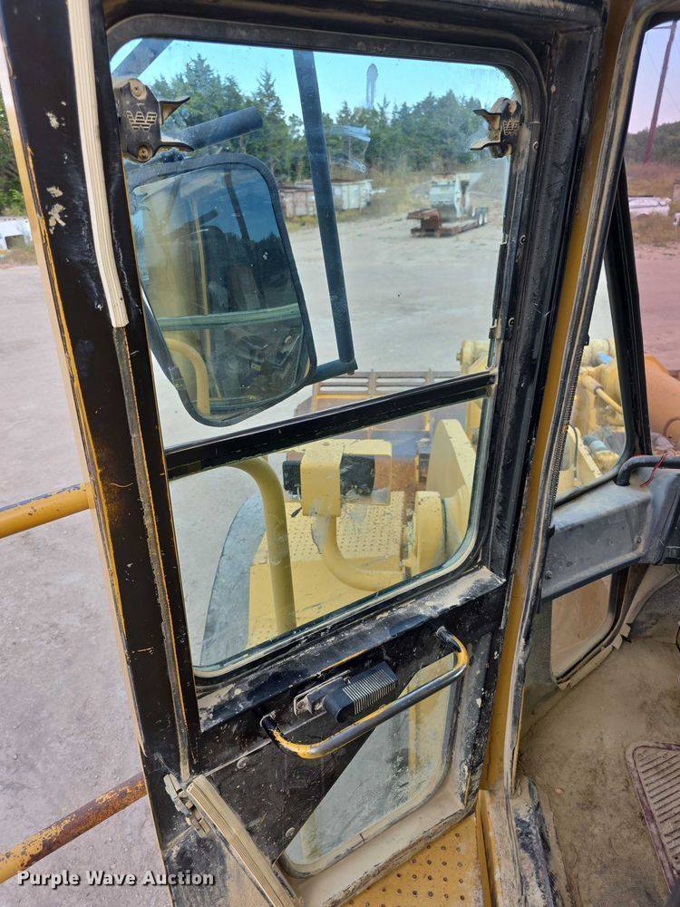image for item FI0595 1997 Caterpillar 988F wheel loader