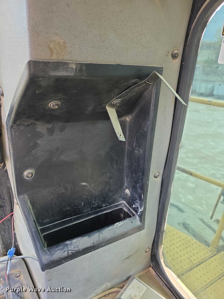 image for item FI0595 1997 Caterpillar 988F wheel loader