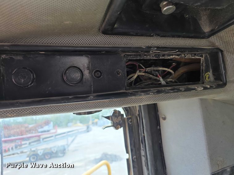 image for item FI0595 1997 Caterpillar 988F wheel loader