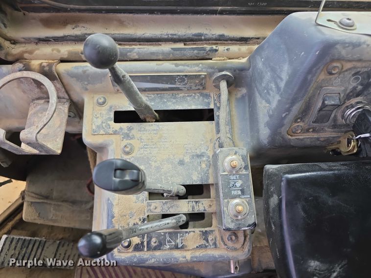 image for item FI0595 1997 Caterpillar 988F wheel loader