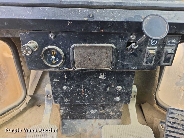 image for item FI0595 1997 Caterpillar 988F wheel loader