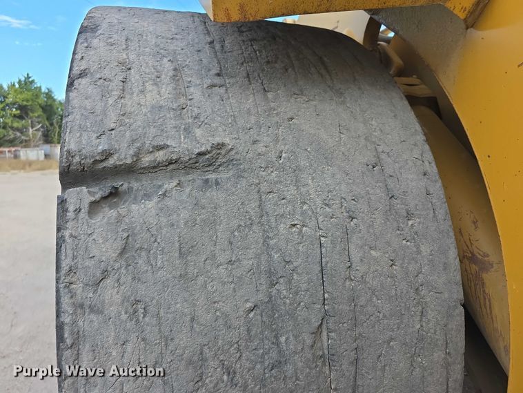 image for item FI0595 1997 Caterpillar 988F wheel loader