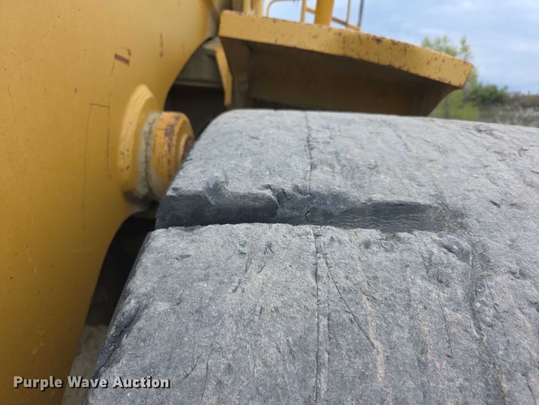 image for item FI0595 1997 Caterpillar 988F wheel loader
