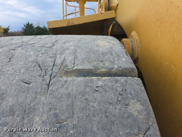 image for item FI0595 1997 Caterpillar 988F wheel loader