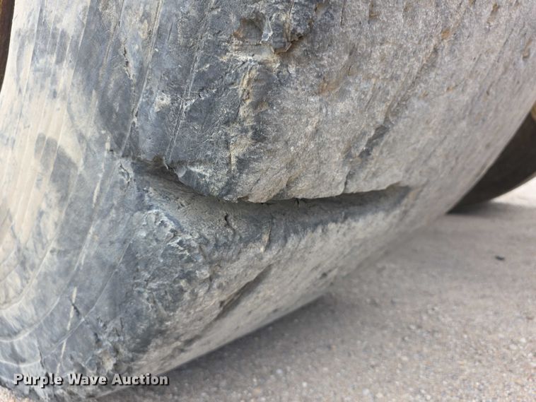 image for item FI0595 1997 Caterpillar 988F wheel loader