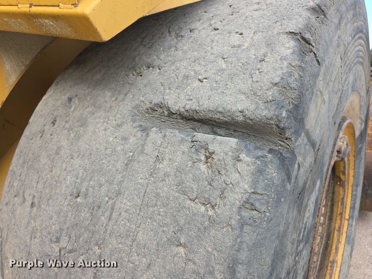 image for item FI0595 1997 Caterpillar 988F wheel loader