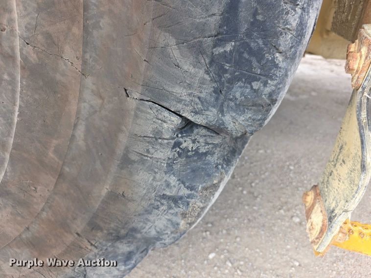 image for item FI0595 1997 Caterpillar 988F wheel loader