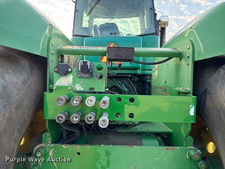 image for item GH9372 2008 John Deere 9530 Scraper Special 4WD tractor