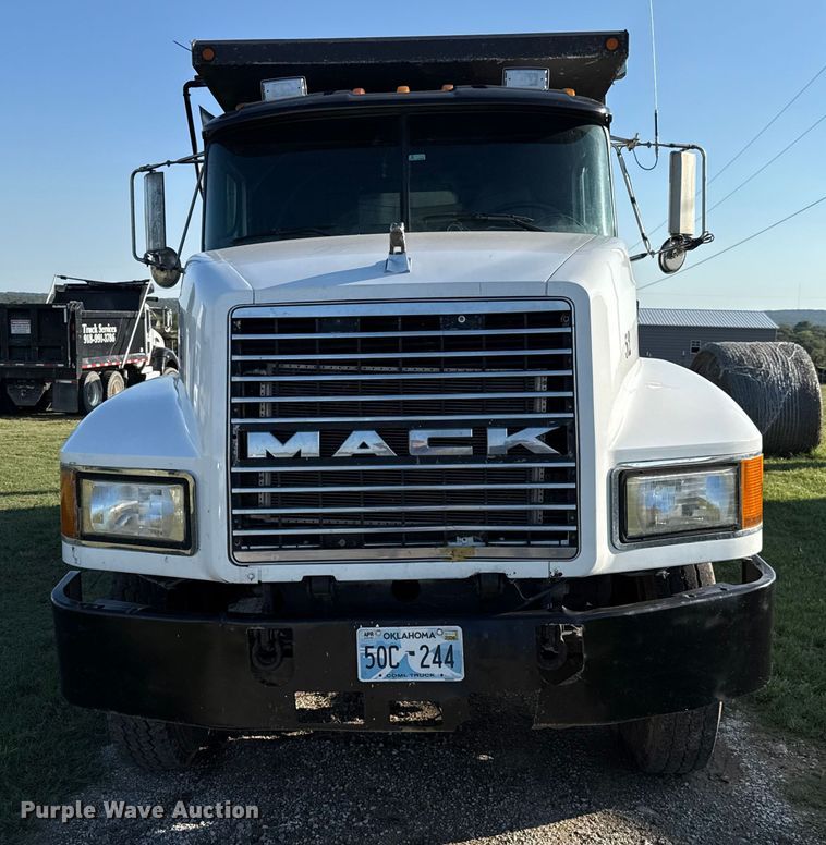 image for item GH9378 1997 Mack CH613 dump truck