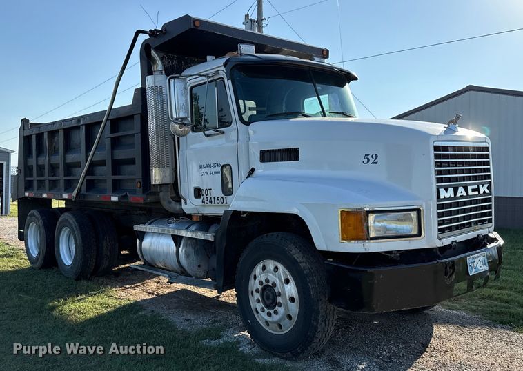 image for item GH9378 1997 Mack CH613 dump truck