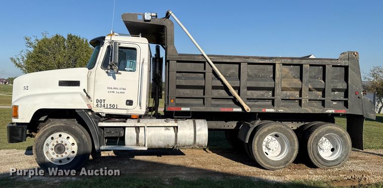 image for item GH9378 1997 Mack CH613 dump truck