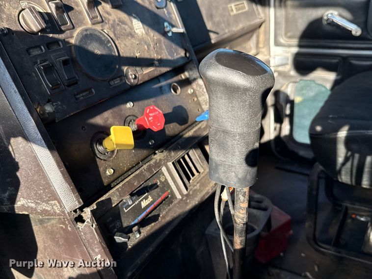 image for item GH9378 1997 Mack CH613 dump truck