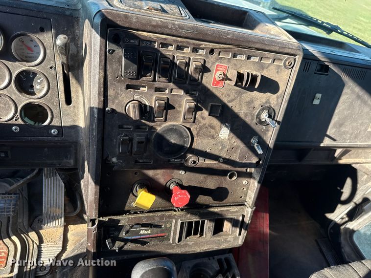 image for item GH9378 1997 Mack CH613 dump truck