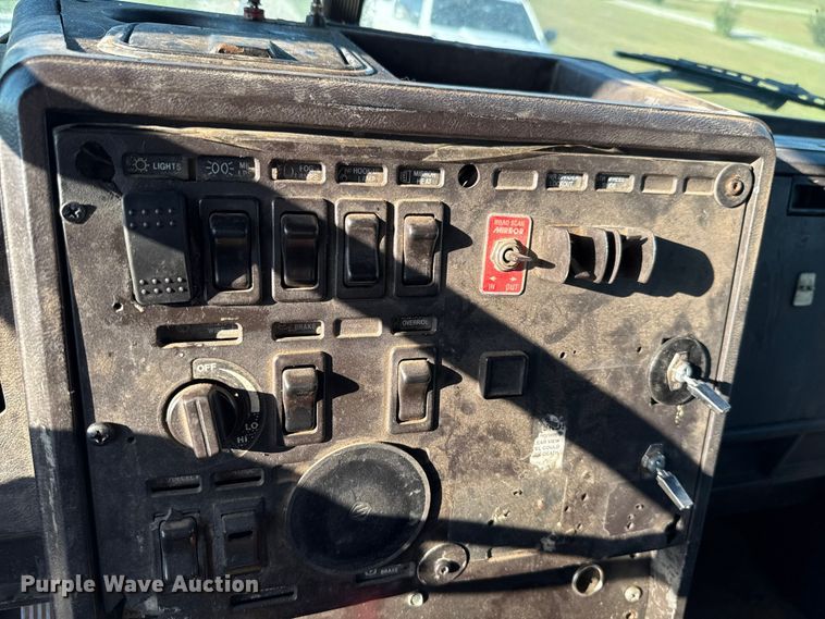 image for item GH9378 1997 Mack CH613 dump truck