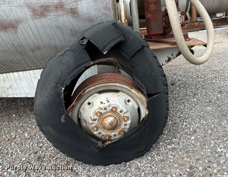 image for item GH9444 Fuel trailer