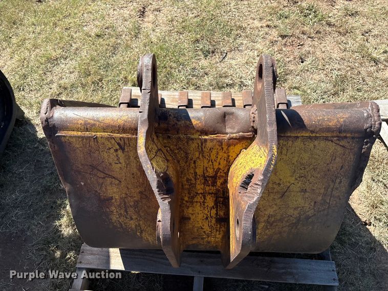 image for item IE9222 (2) backhoe buckets