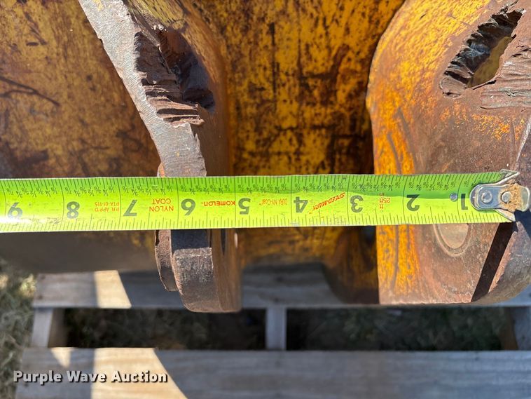 image for item IE9222 (2) backhoe buckets