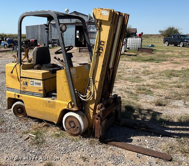 image for item IE9225 Caterpillar T40C forklift