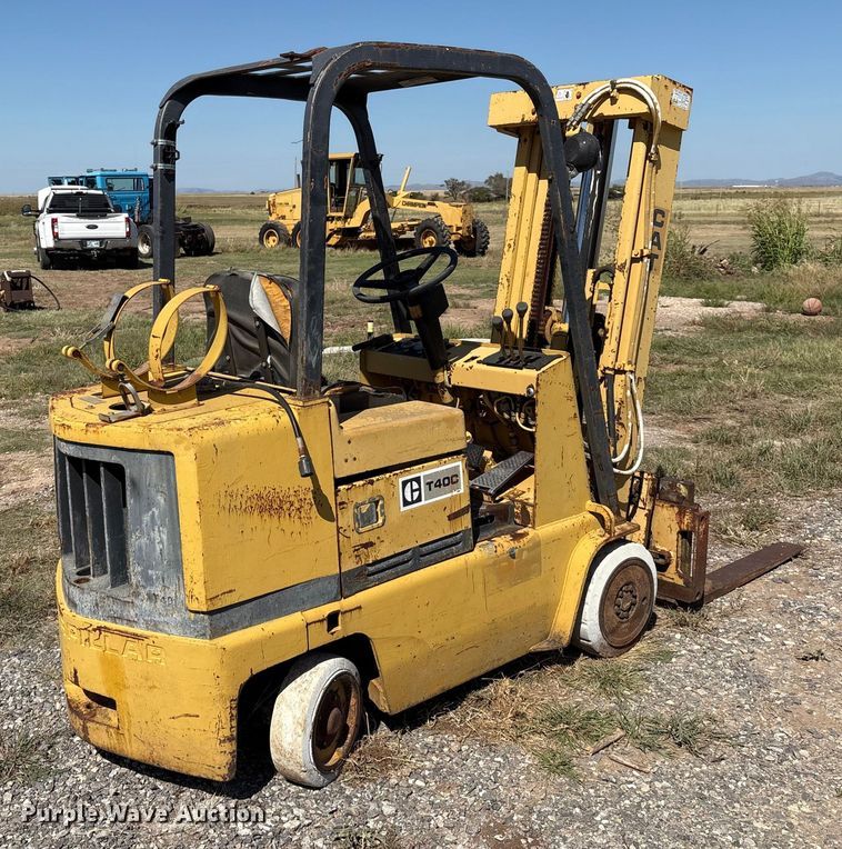 image for item IE9225 Caterpillar T40C forklift