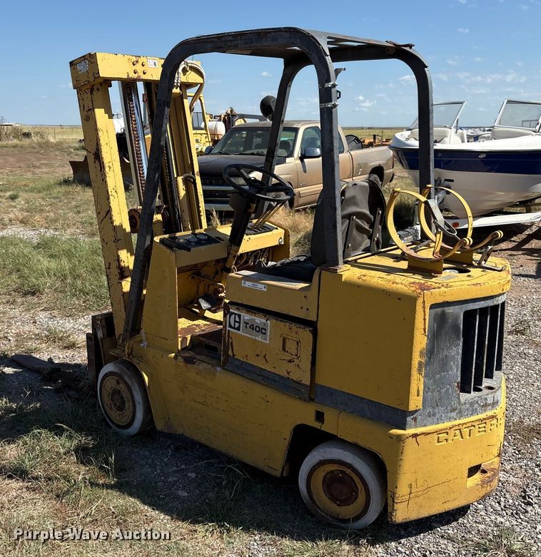 image for item IE9225 Caterpillar T40C forklift